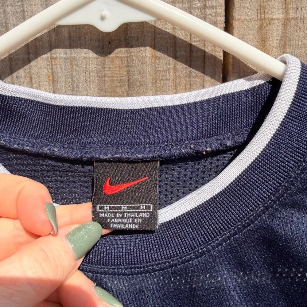 Vintage Nike Men's Dark Blue Short Sleeve Tee Size Medium